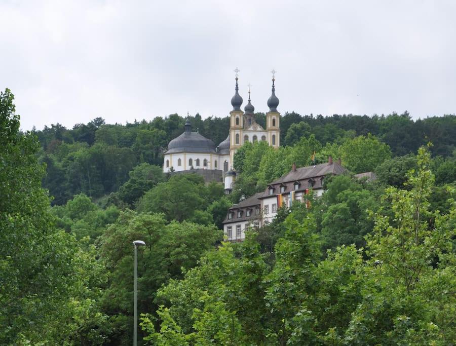 Wunderschoene Loft-Stadtwohnung Wurzburg Bagian luar foto